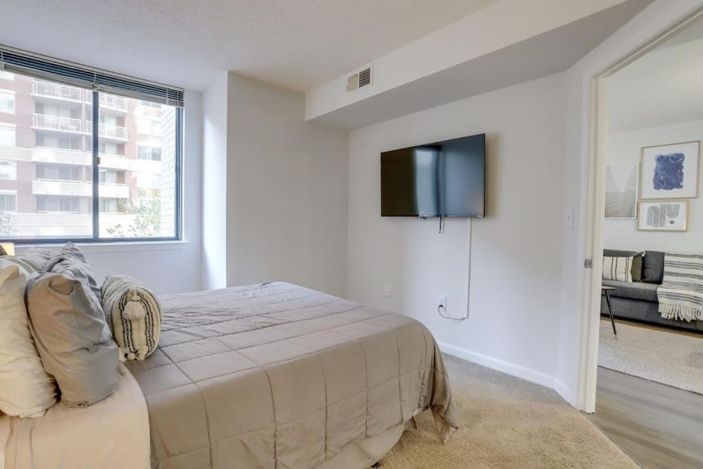 Sensational 1 Bedroom Condo At Ballston Place With Gym Arlington Eksteriør bilde