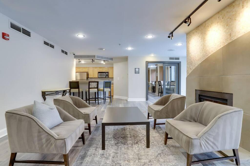 Sensational 1 Bedroom Condo At Ballston Place With Gym Arlington Eksteriør bilde