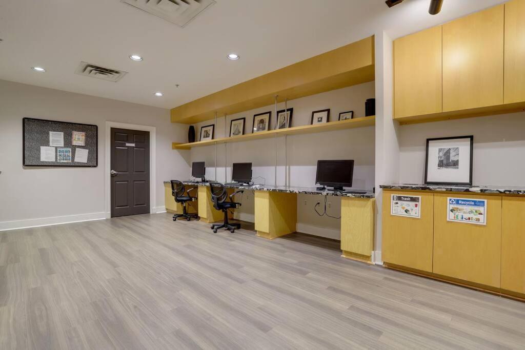 Sensational 1 Bedroom Condo At Ballston Place With Gym Arlington Eksteriør bilde
