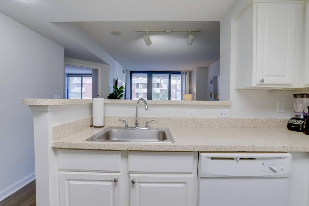 Sensational 1 Bedroom Condo At Ballston Place With Gym Arlington Eksteriør bilde