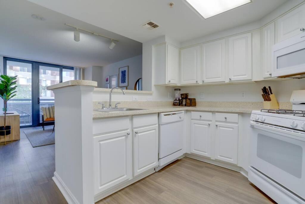 Sensational 1 Bedroom Condo At Ballston Place With Gym Arlington Eksteriør bilde